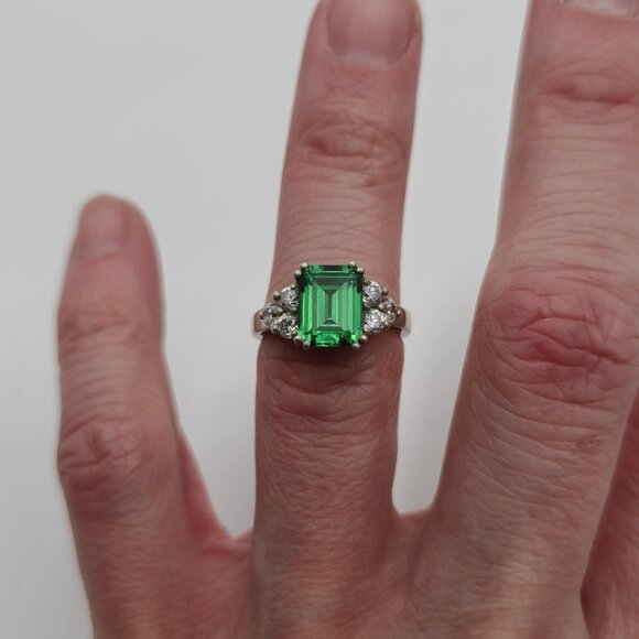 Size 6 Sterling Silver Beautiful Green Cubic Zirconia Gem Ring A3672 - Picture 5 of 9